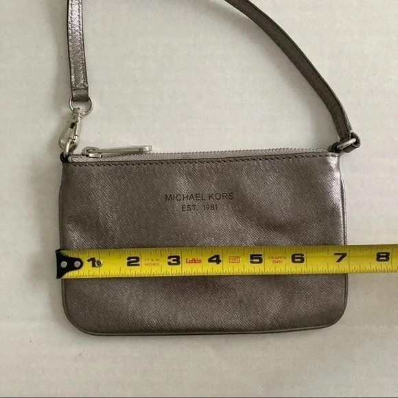 Michael Kors Wrislet - Picture 3 of 8